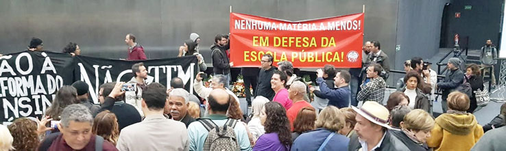 Reforma do EM: Manifestação impede audiência sobre BNCC em SP. Sinteps, presente!